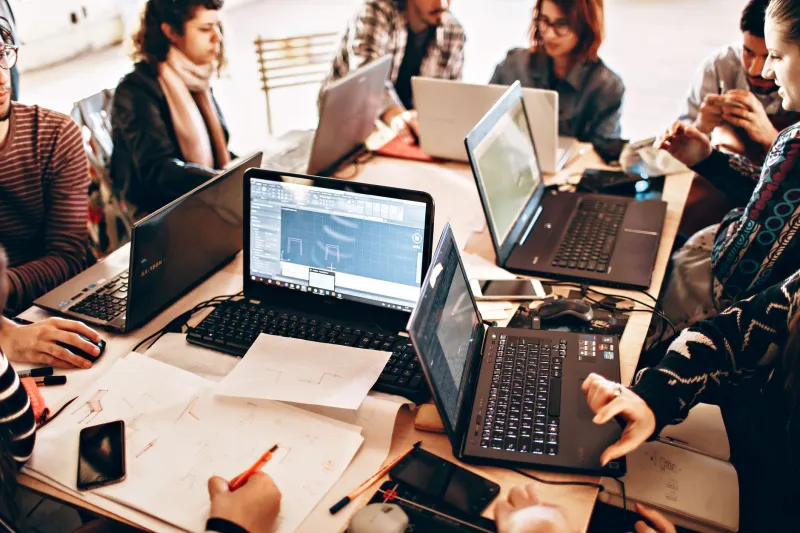 Brevetti software nel B2B: la guida per acquistare tecnologia certificata e tutelarsi dai rischi legali
