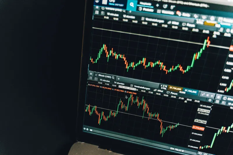 Digital Markets Act e brevetti proprietari: guida pratica per le PMI italiane che devono scegliere tra ecosistemi chiusi e aperti